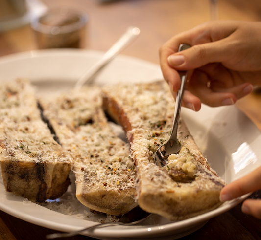 Markknochen gesägt zum grillen - längs gesägt